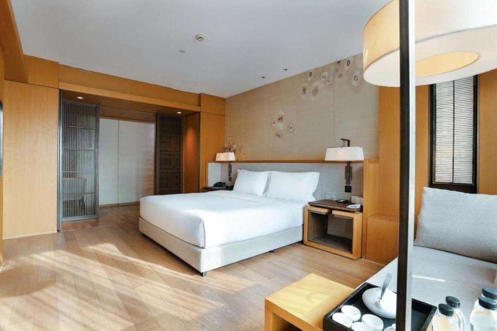 The East Hotel Ханчжоу Экстерьер фото