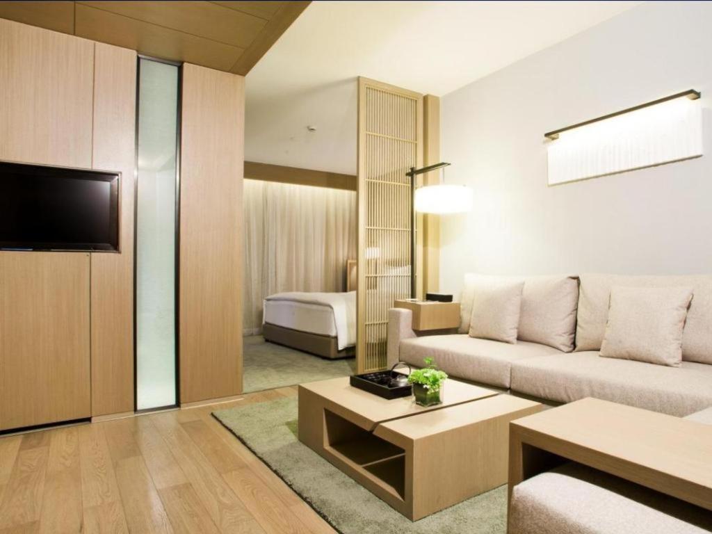 The East Hotel Ханчжоу Экстерьер фото